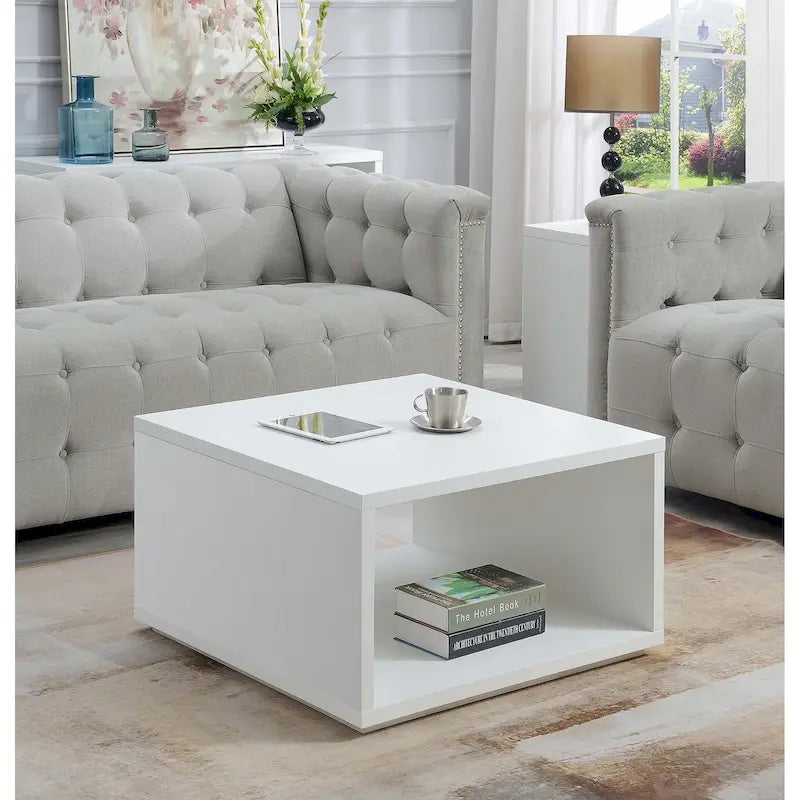 Quadratischer Couchtisch mit offenem Ablagefach