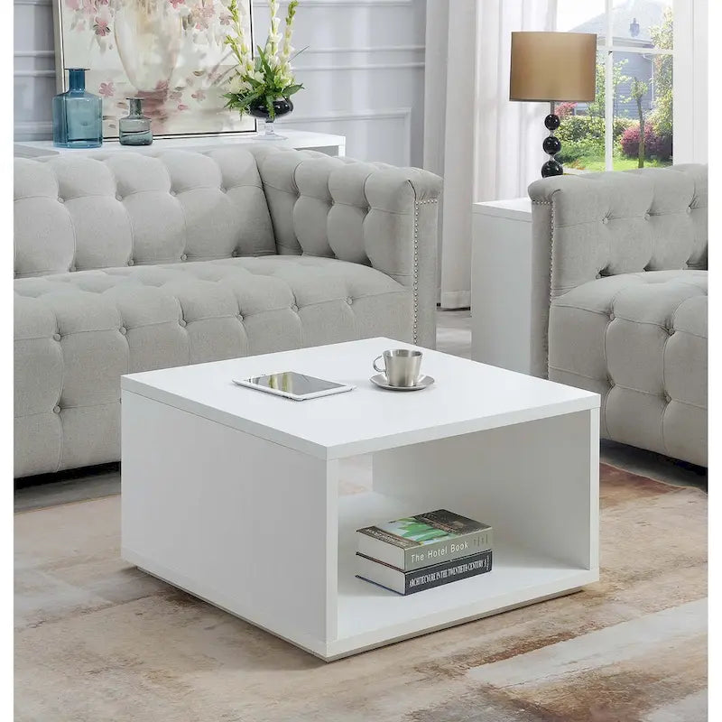 Quadratischer Couchtisch mit offenem Ablagefach