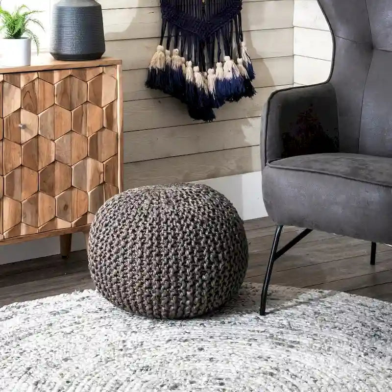 Klassischer gestrickter Pouf aus massivem Jute-Ottomane