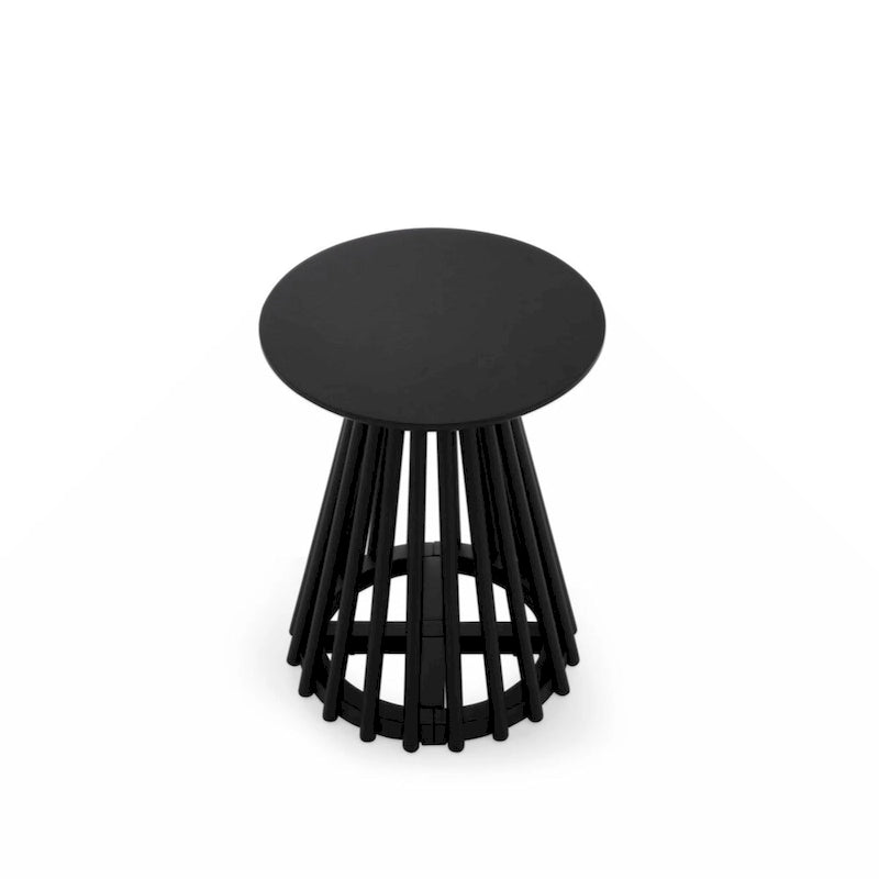 Massiver Couchtisch für das Wohnzimmer