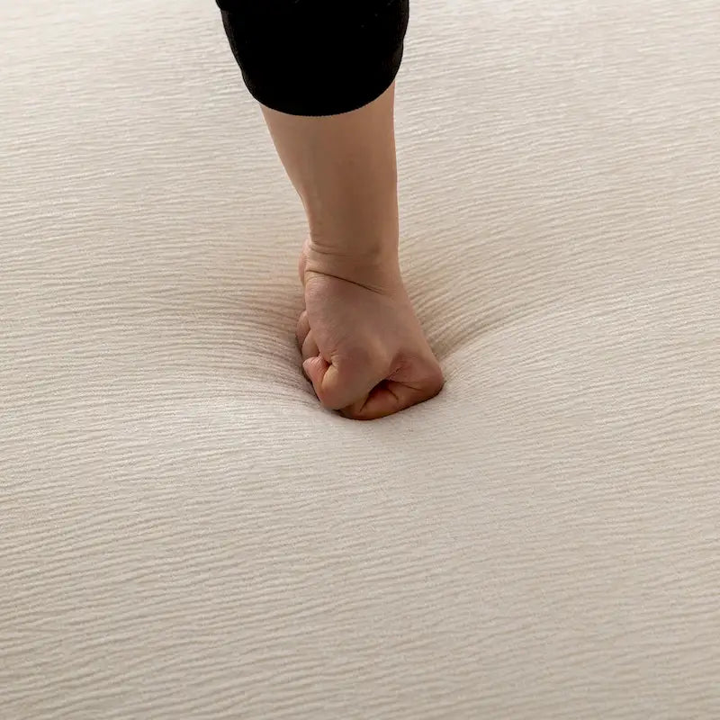 136" geschwungenes Ecksofa aus Chenille-Gewebe mit drei Zierkissen
