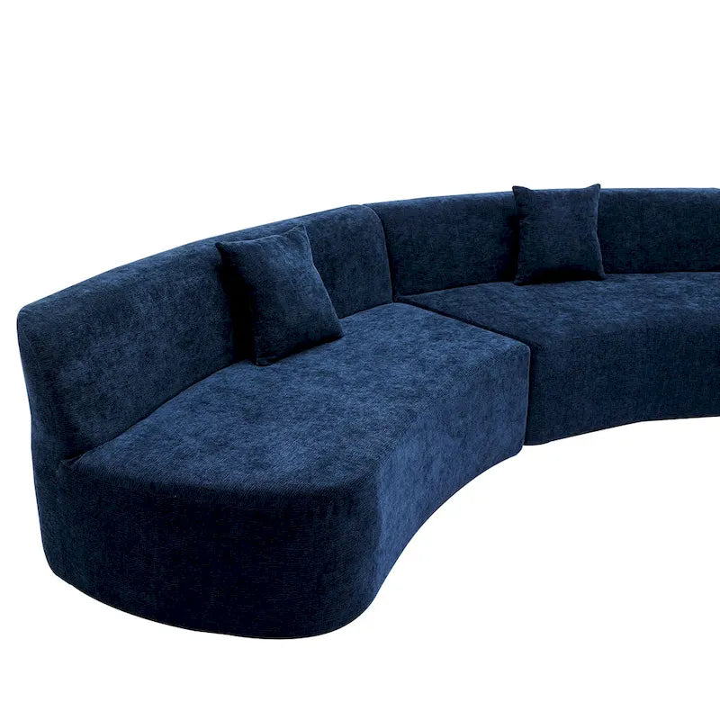 136" geschwungenes Ecksofa aus Chenille-Gewebe mit drei Zierkissen