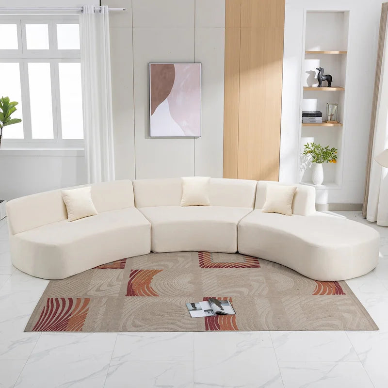 136" geschwungenes Ecksofa aus Chenille-Gewebe mit drei Zierkissen